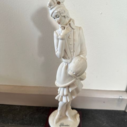 Guiseppe Armani figurine, lady with muff