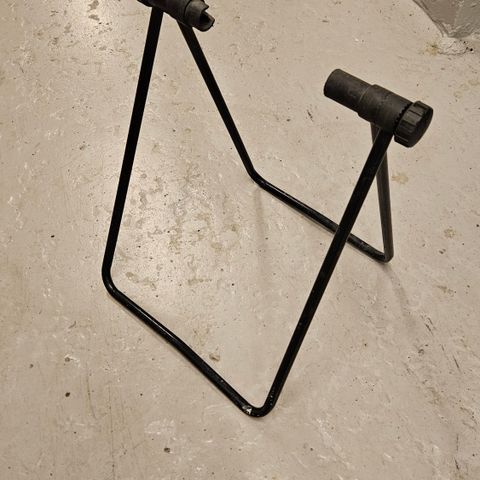 Bicycle floor stand (Sykkelstativ/sykkelholder/gulvstativ)