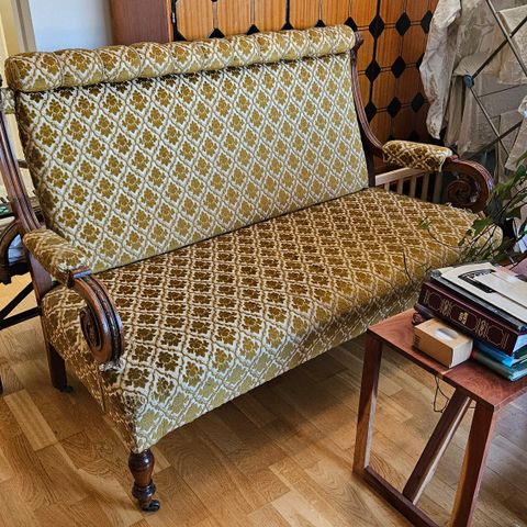 Lekker 1800-talls sofa og stoler fra Biedemeyer selges til lav pris