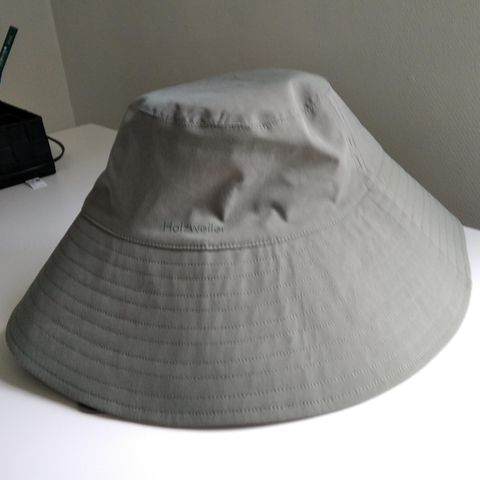 Holzweiler rayah rain bucket hat