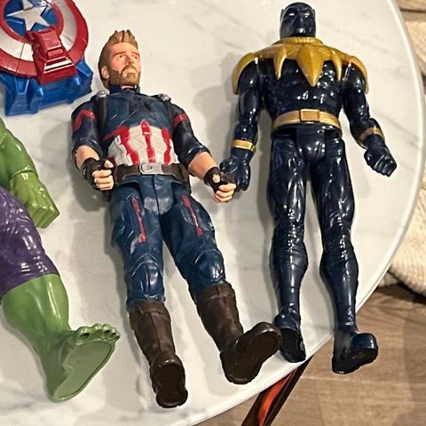 Avengers figurer (hulken, captain america, black Panther)