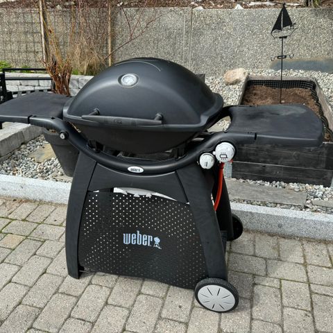 Weber grill Q3200