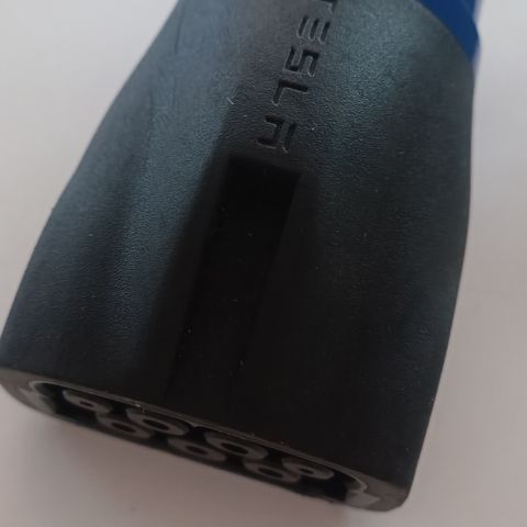 Tesla UMC Gen 1 adapter (blå)