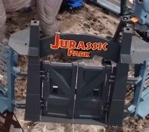 Kenner Jurassic Park Entrance + to gjerde-deler ønskes kjøpt!