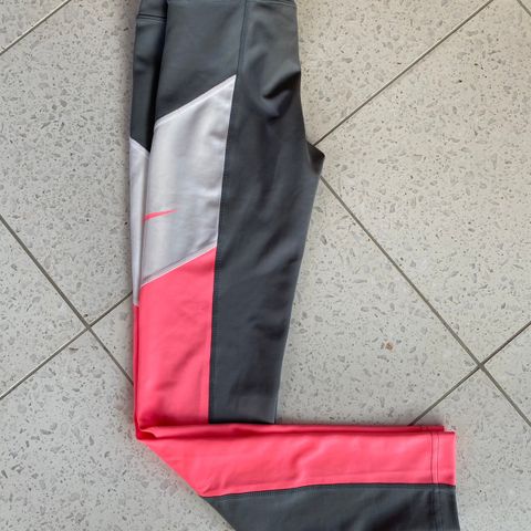 Nike dry fit tights 146-156 *NY*