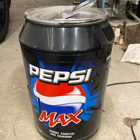 Pepsi max kjøleskap, reservert over til helga
