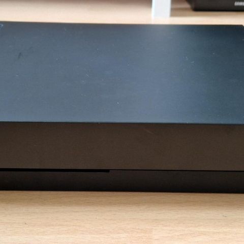 Xbox One X med tilbehør