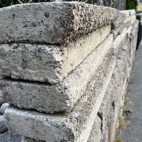 Kantsteiner i betong og stein