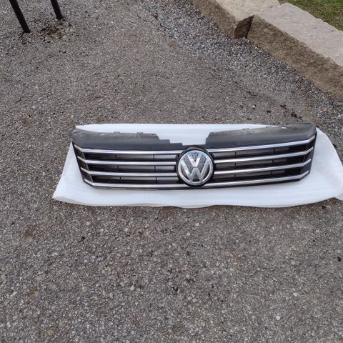 Passat b7 ( 2012/2013/2014) grill med logo god standard