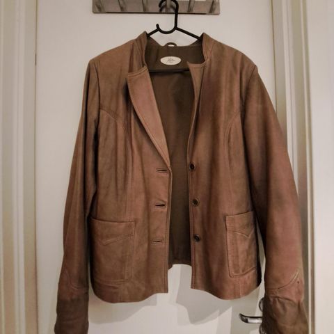 Skinn  jakke fra Jofama. Str.42( XL). Ekte skinn,  myk og deilig