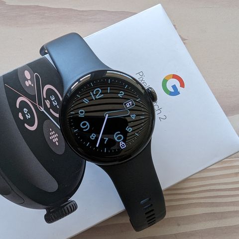 Litte brukt Google Pixel Watch 2 selges