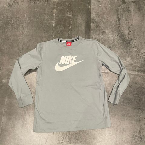 Nike genser