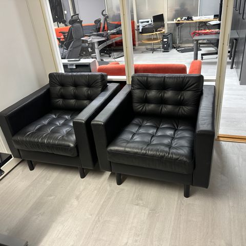 2 stk 1-seters sofa, Grann/Bomstad svart/tre/svart
