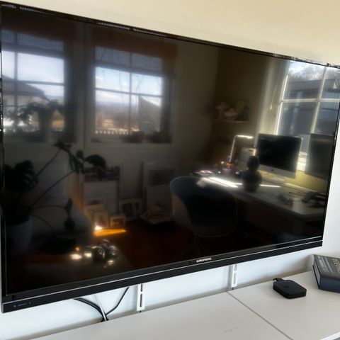 GRUNDIG 55" LED SMART TV inkl. Veggstativ!