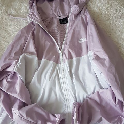 Nike jakke kun 150kr