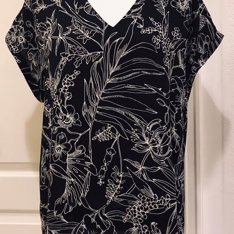 Nydelig bluse/ topp. Str. M (38/40)