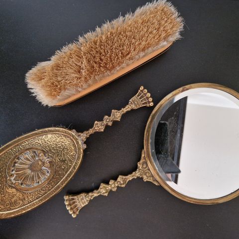 Speil og børster fra HF