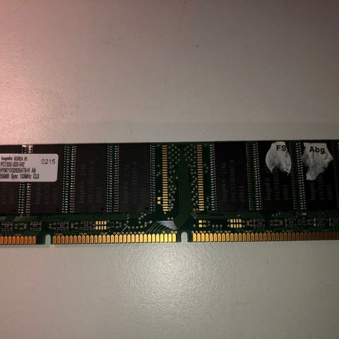 Hynix PC133U-333-542 256 MB Sync 133MHz CL3 minnebrikke