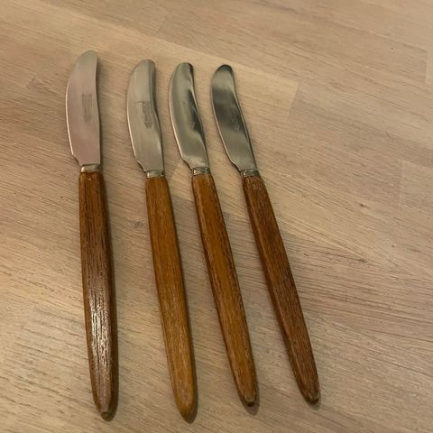 Fire bestikkkniver fra Brusletto, Geilo med teakskaft