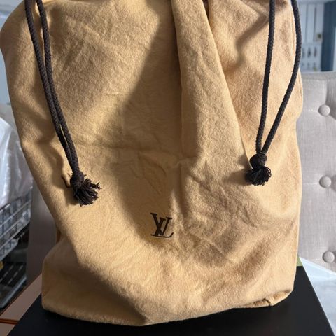 Louis Vuitton vintage dustbags selges