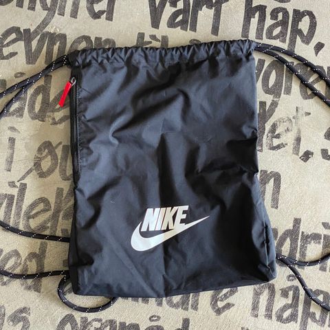 Nike Sportswear - Heritage Drawstring black