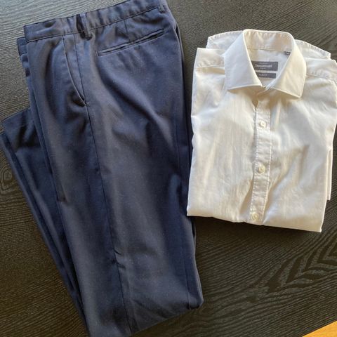 Dressbukse og hvit skjorte