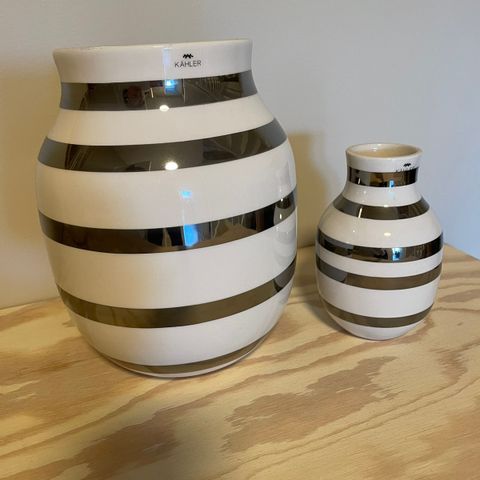 Kähler Omaggio vaser med striper i sølv