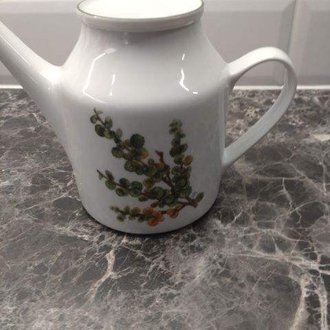 Flott kaffekanne i serien Fjellflora fra Porsgrund porselen