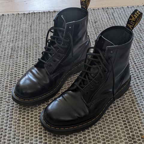 Dr. Martens boots. 8 hull. Modell 11822.