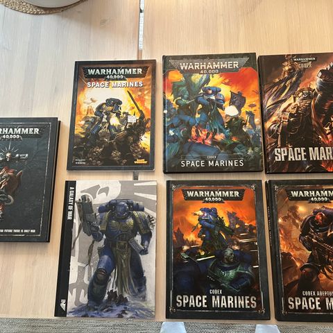 Warhammer 40,000 - Masse forskjellige regelbøker selges billig.