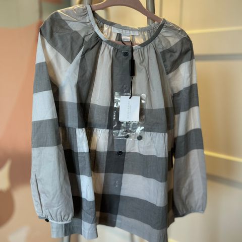 Burberry bluse jente str.7 (110-116)