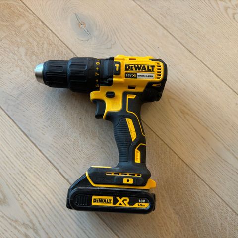 DeWalt DCD778 slagdrill m/2 batterier til leie