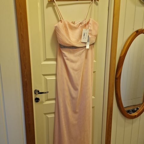 Lang rosa kjole helt ny