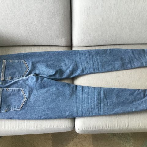Select femme skinny jeans str 26, lengde 32 selges for 250 kr