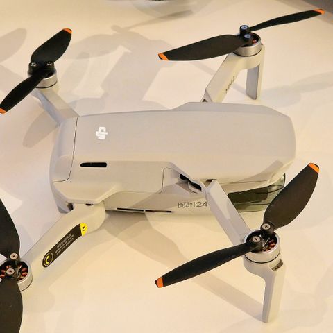 DJI Mini 2 drone med Fly More kit