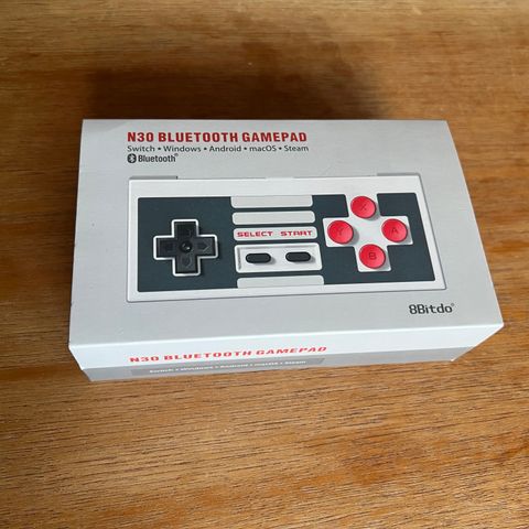 8bitdo N30 Nintendo stil bluetooth kontroller.