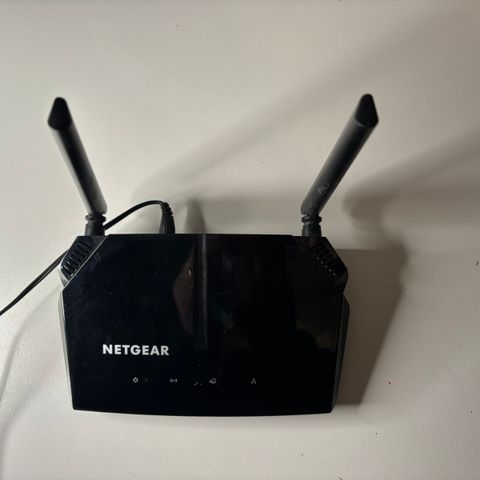 Netgear R6080 dual-band WiFi router