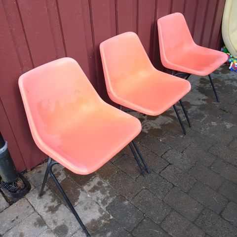Retro orange plast stoler