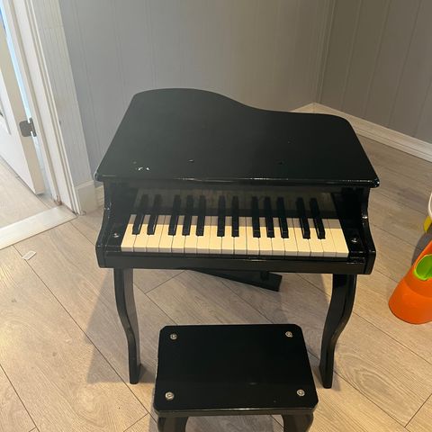 Piano til barn, claudberry castle