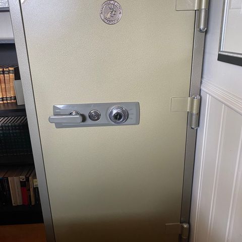 Safe/brannskap BS-D1400