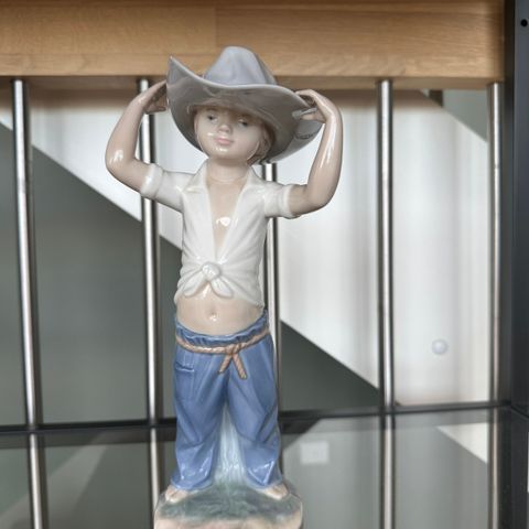Nao Cowboy Porselensfigur