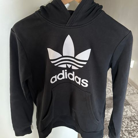 Adidas hettegenser