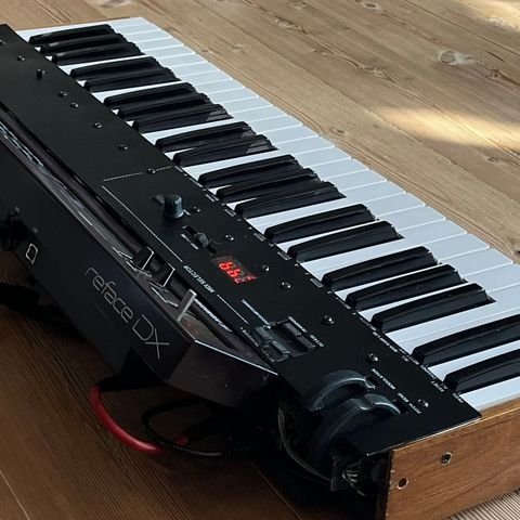 Yamaha Reface Dx ombygget til full 49 tangenter