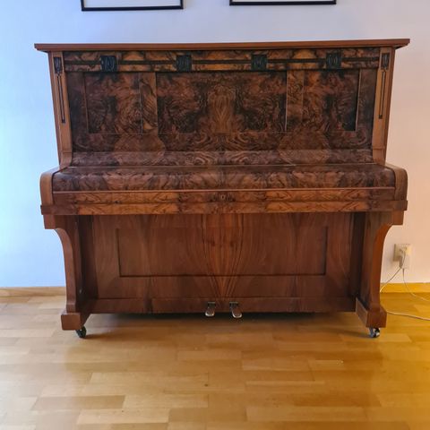 Nydelig, eldre piano fra Grøndahl Christiania