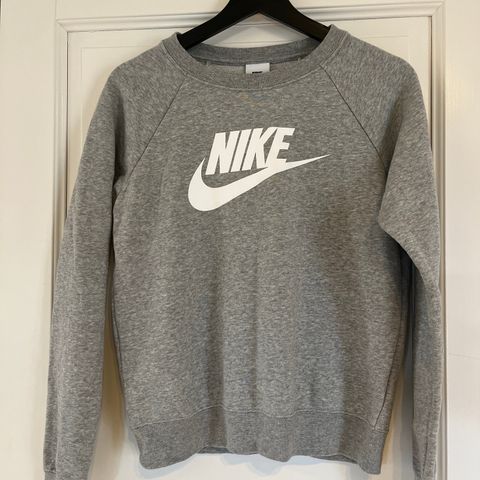 Nike genser