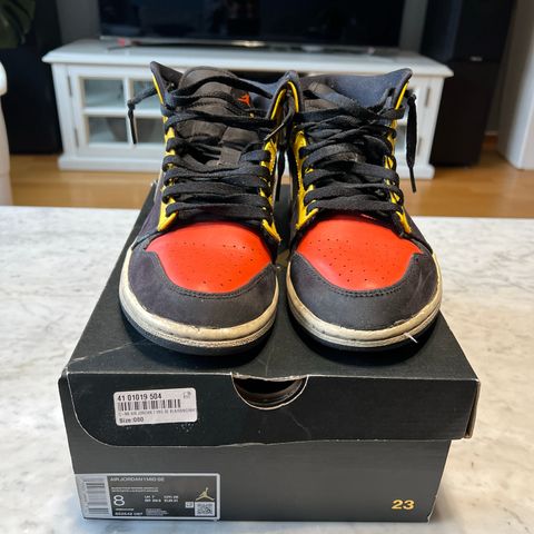 Air Jordan 1 Mid SE str. 41 selges for 150