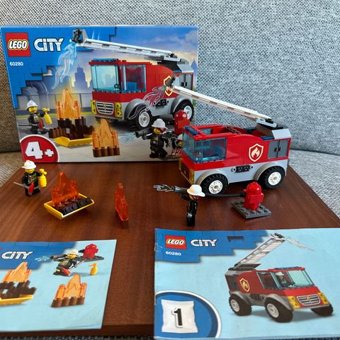 Lego city 60280 brannkonstabler slukker brann