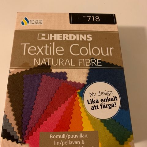 Tekstilfarge til å farge tekstiler i vaskemaskin