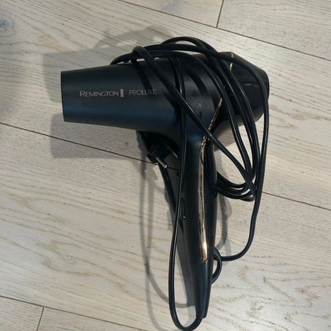 Remington Proluxe hairdryer with a crack, completely functional
