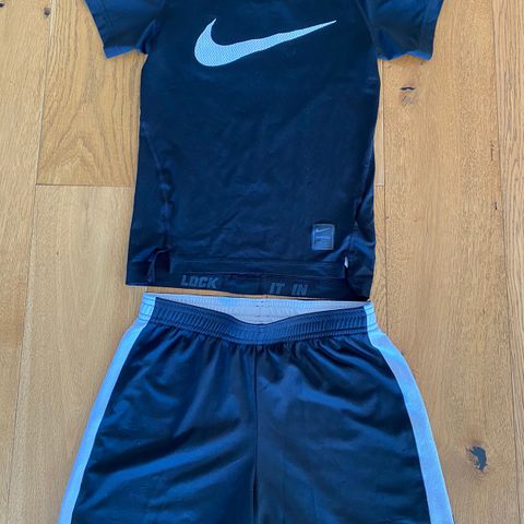 Nike shorts og treningstopp jente